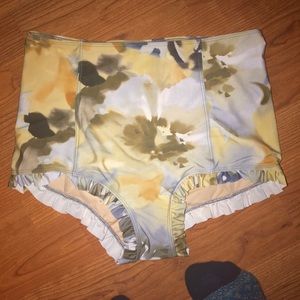 Kortni Jeane ruffled bottoms Large floral! 🌼